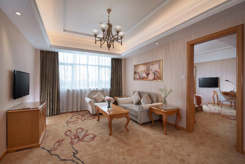 Vienna International Hotel Luogang Wanda Plaza Гуанчжоу Екстер'єр фото